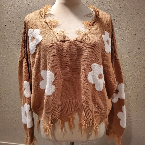 Cute cropped, distressed sweater - Picture 1 of 4